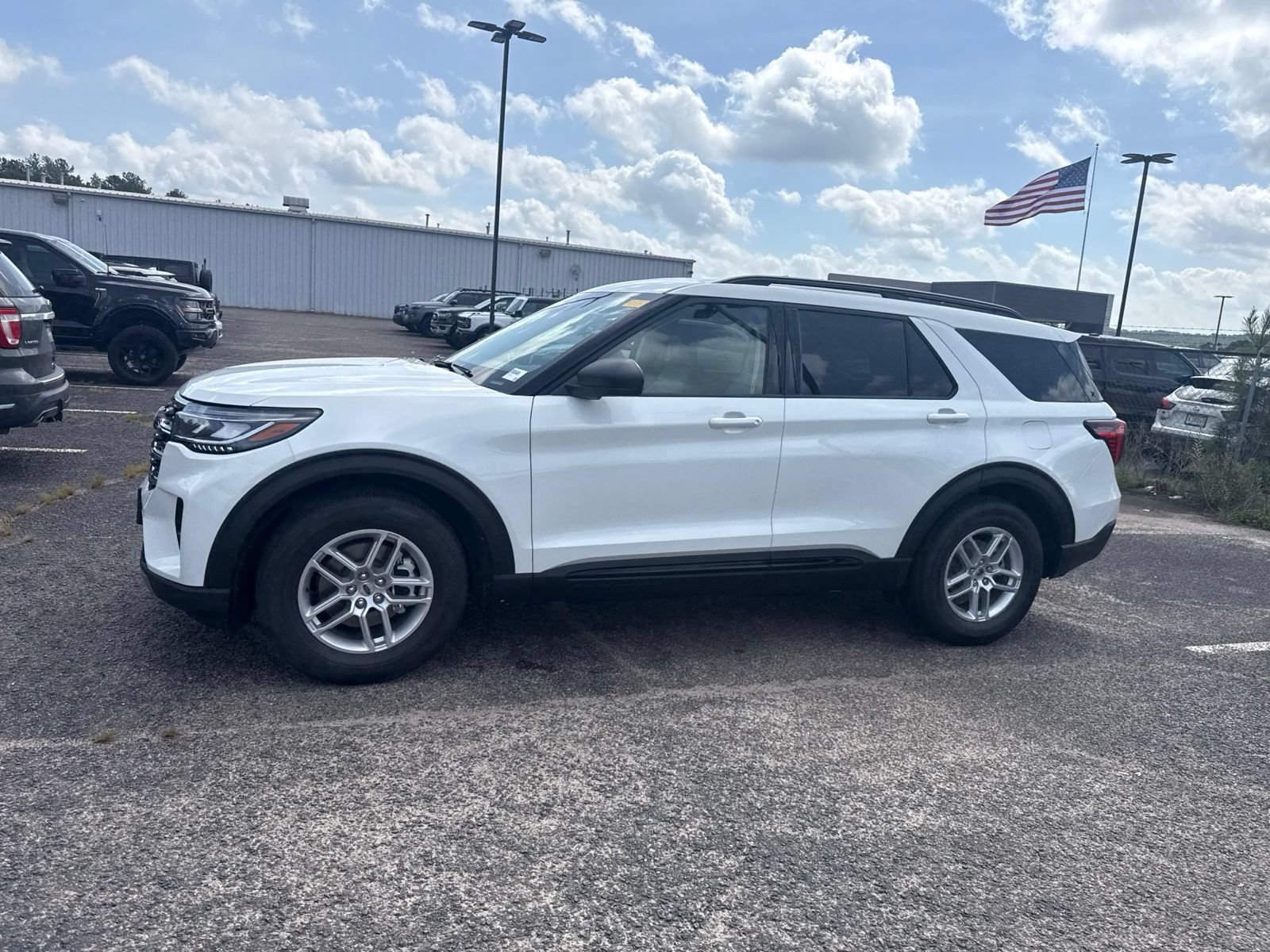 Certified 2026 Ford Explorer Active w/ Active Comfort Package RWD image 4