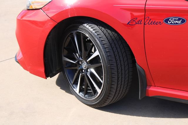 Used 2019 Toyota Camry XSE image 9