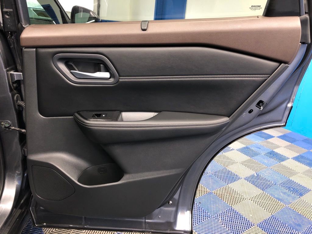 Used 2022 Nissan Rogue SV w/ SV Premium Package image 22