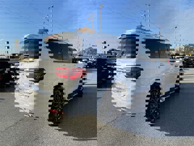 Used 2024 INFINITI QX80 Sensory image 3