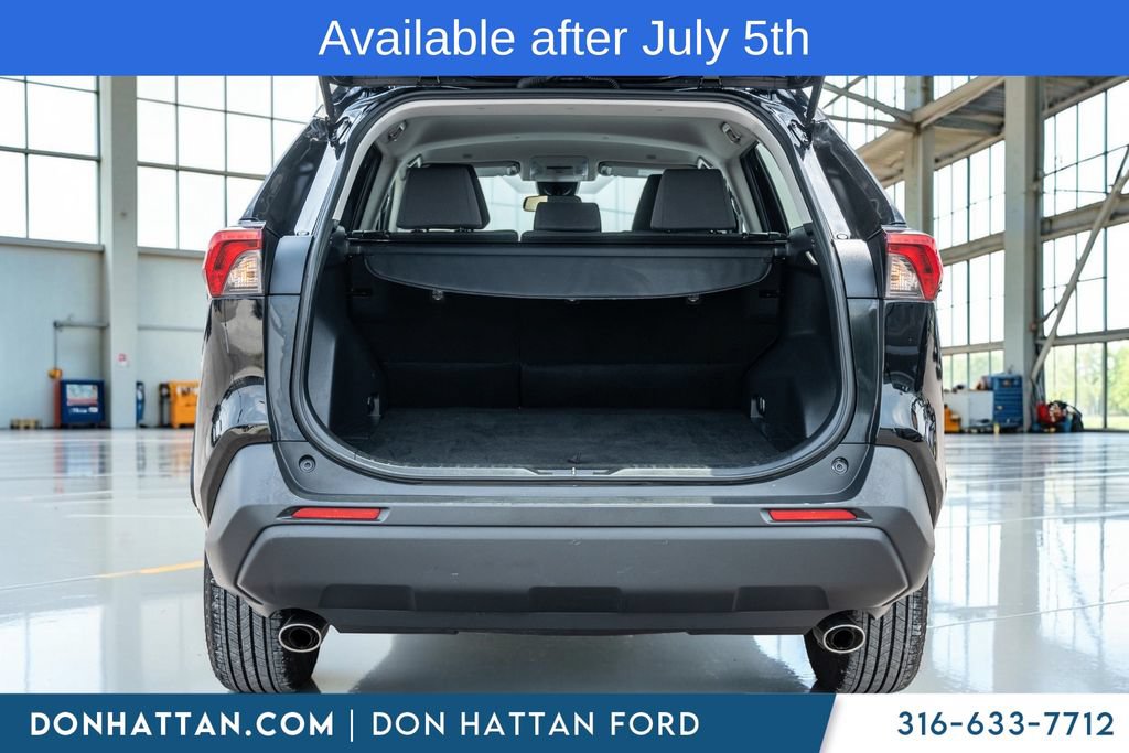 Used 2024 Toyota RAV4 XLE FWD image 34