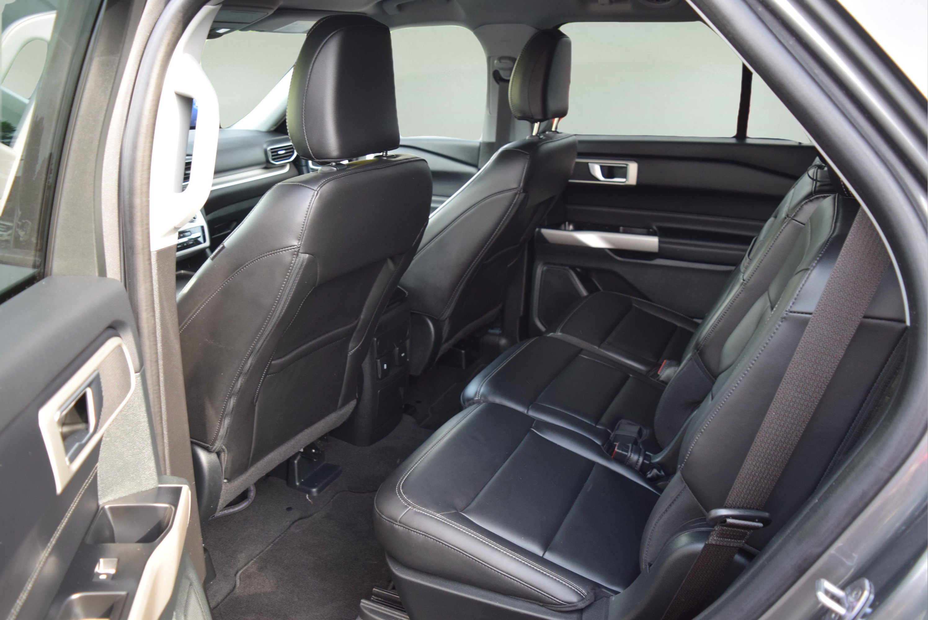 Certified 2023 Ford Explorer XLT w/ Equipment Group 202A AWD/4WD image 8