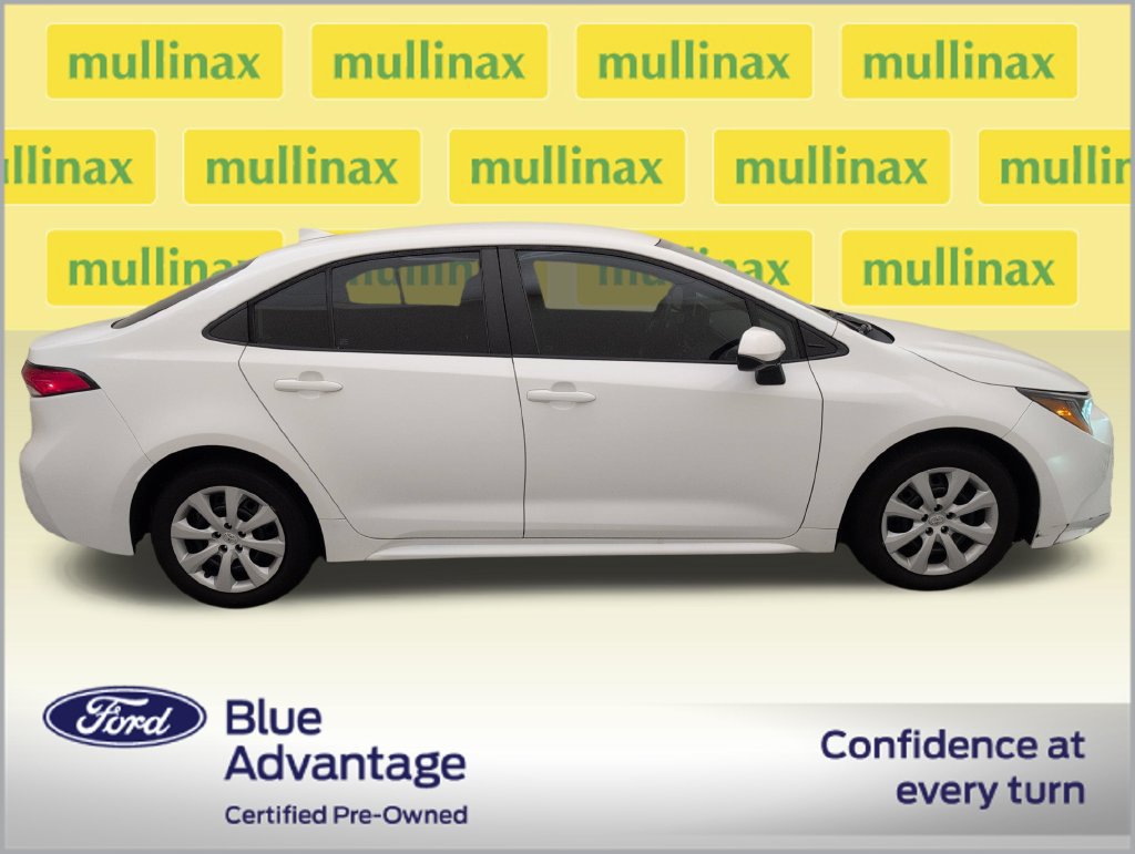 Used 2024 Toyota Corolla LE FWD image 2