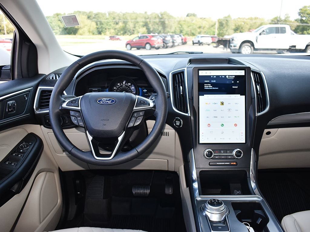 Certified 2024 Ford Edge Titanium AWD/4WD image 17