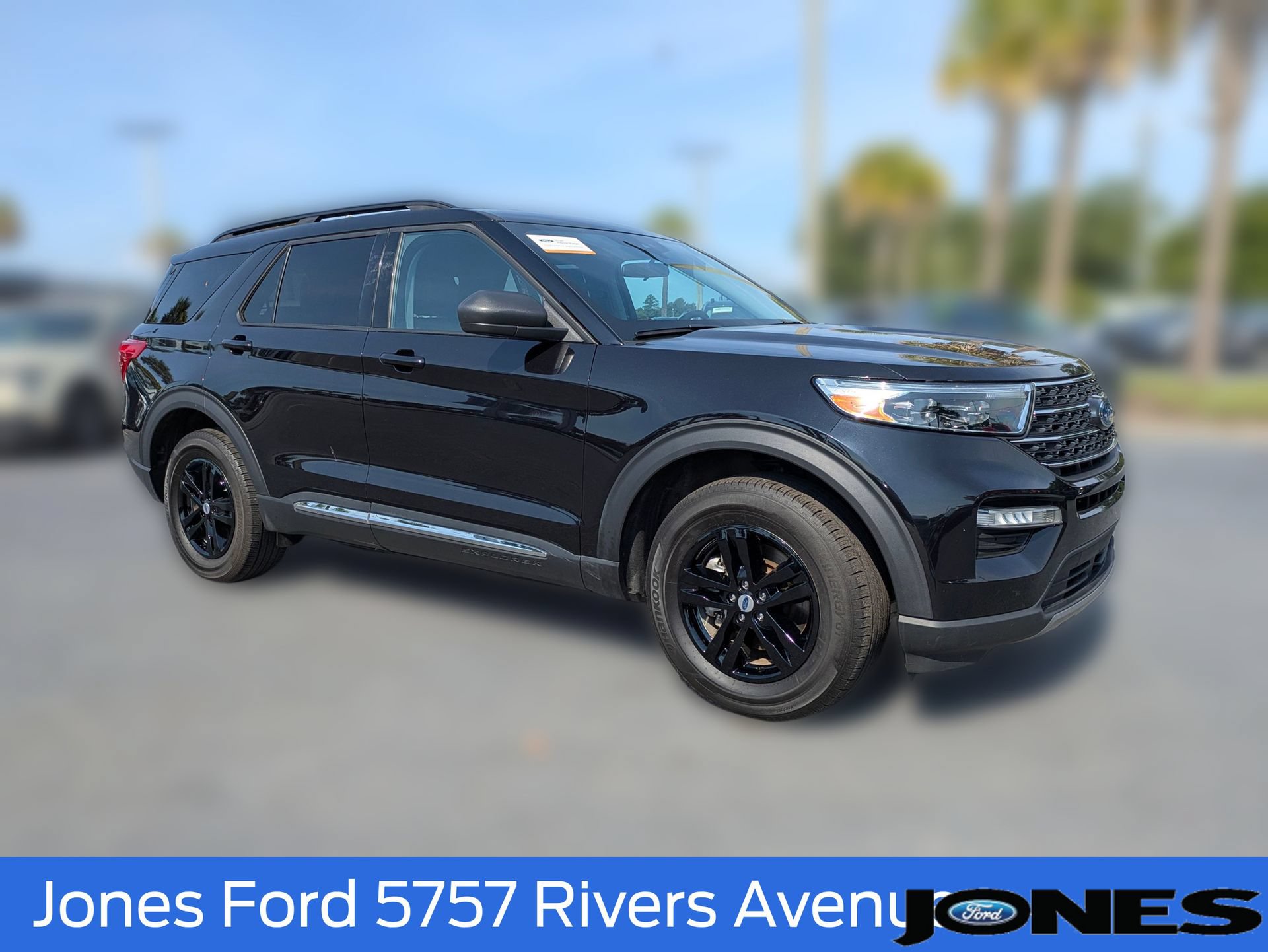 Certified 2023 Ford Explorer XLT w/ Equipment Group 202A AWD/4WD image 3