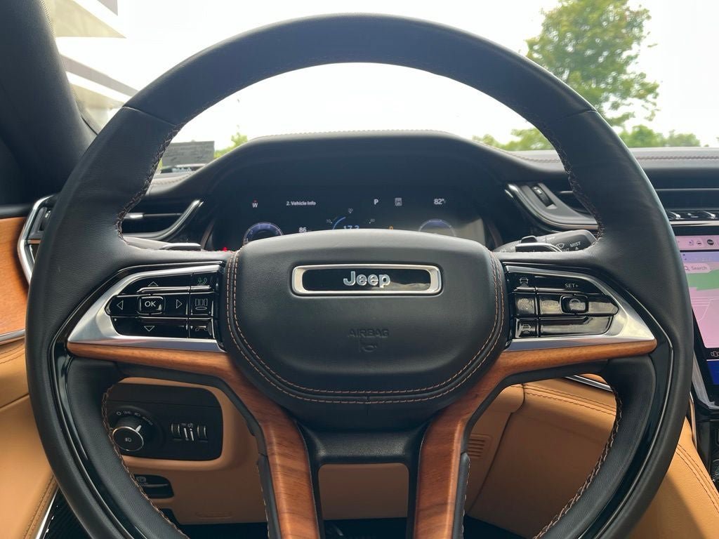 Used 2023 Jeep Grand Cherokee L Summit AWD/4WD image 28