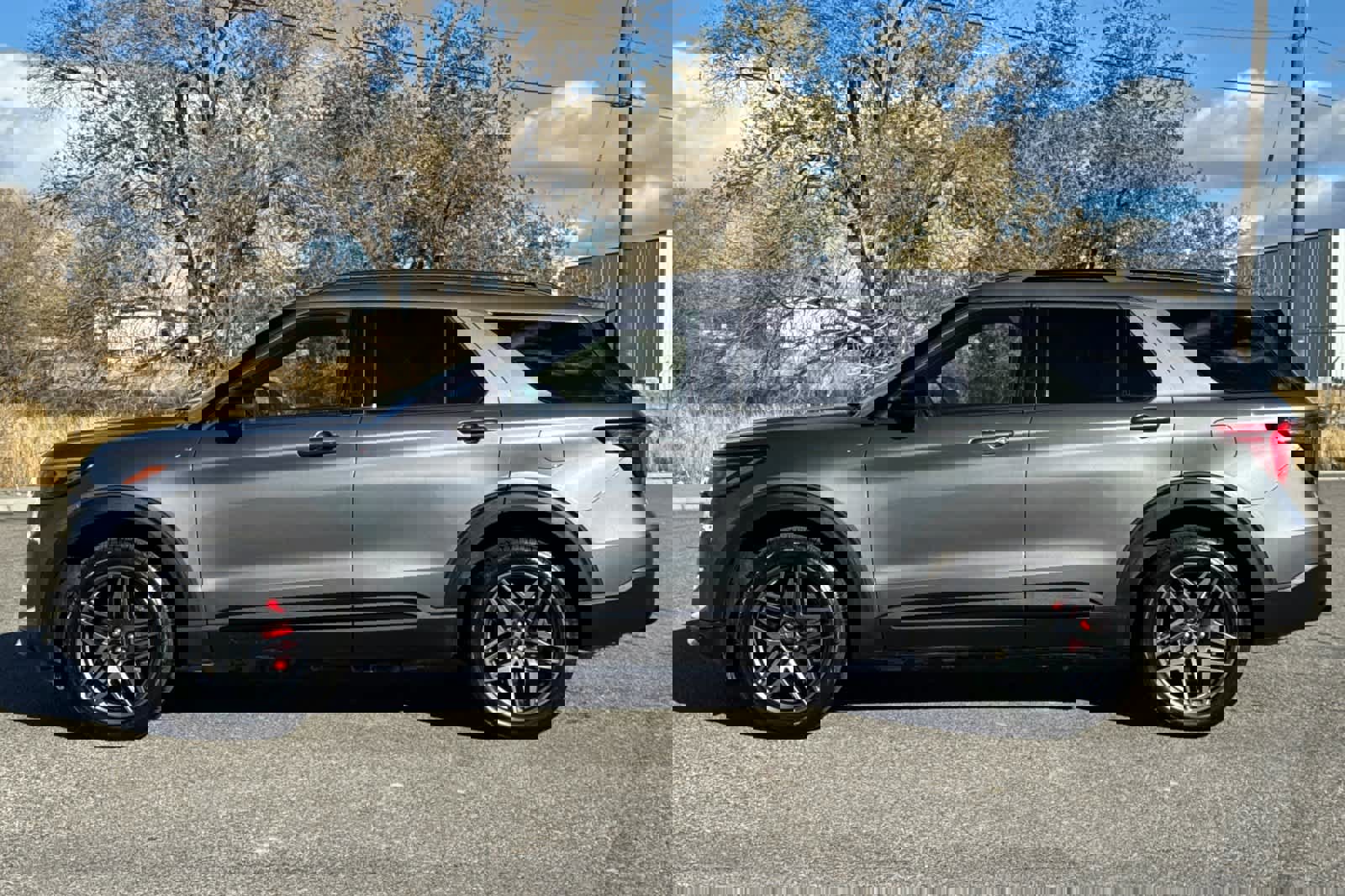 Certified 2025 Ford Explorer ST-Line w/ ST-Line Street Pack image 2