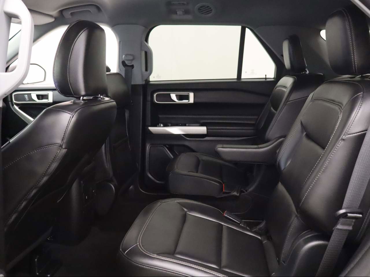 Certified 2023 Ford Explorer XLT w/ Equipment Group 202A RWD image 18
