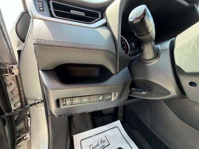 Used 2020 Toyota RAV4 XLE Premium FWD image 17
