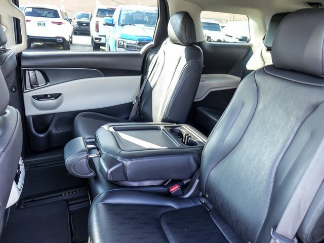 Used 2023 Kia Carnival LX FWD image 15
