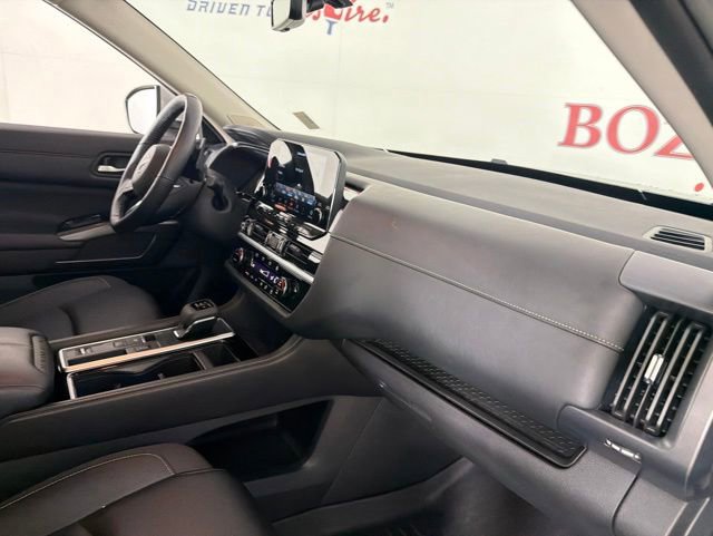 Used 2024 Nissan Pathfinder SL w/ SL Premium Package FWD image 17
