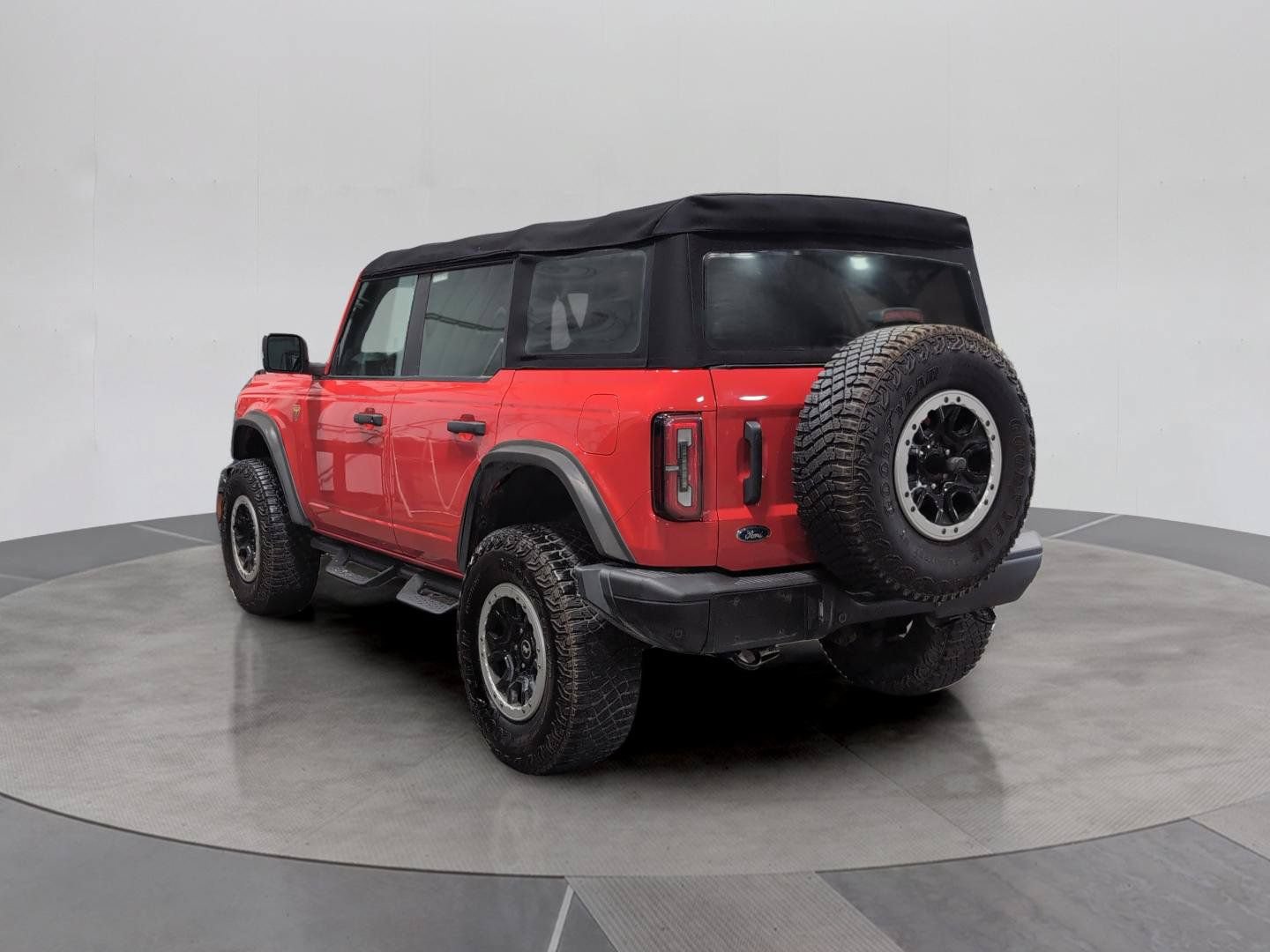 Certified 2022 Ford Bronco Badlands w/ Sasquatch Package AWD/4WD image 3