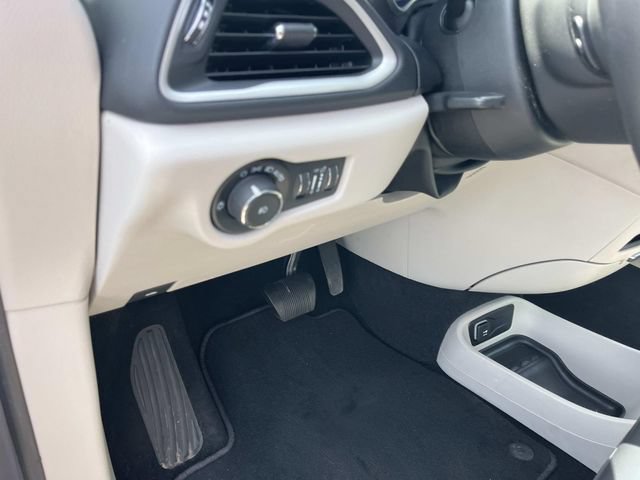 Used 2023 Chrysler Pacifica Touring-L FWD image 30
