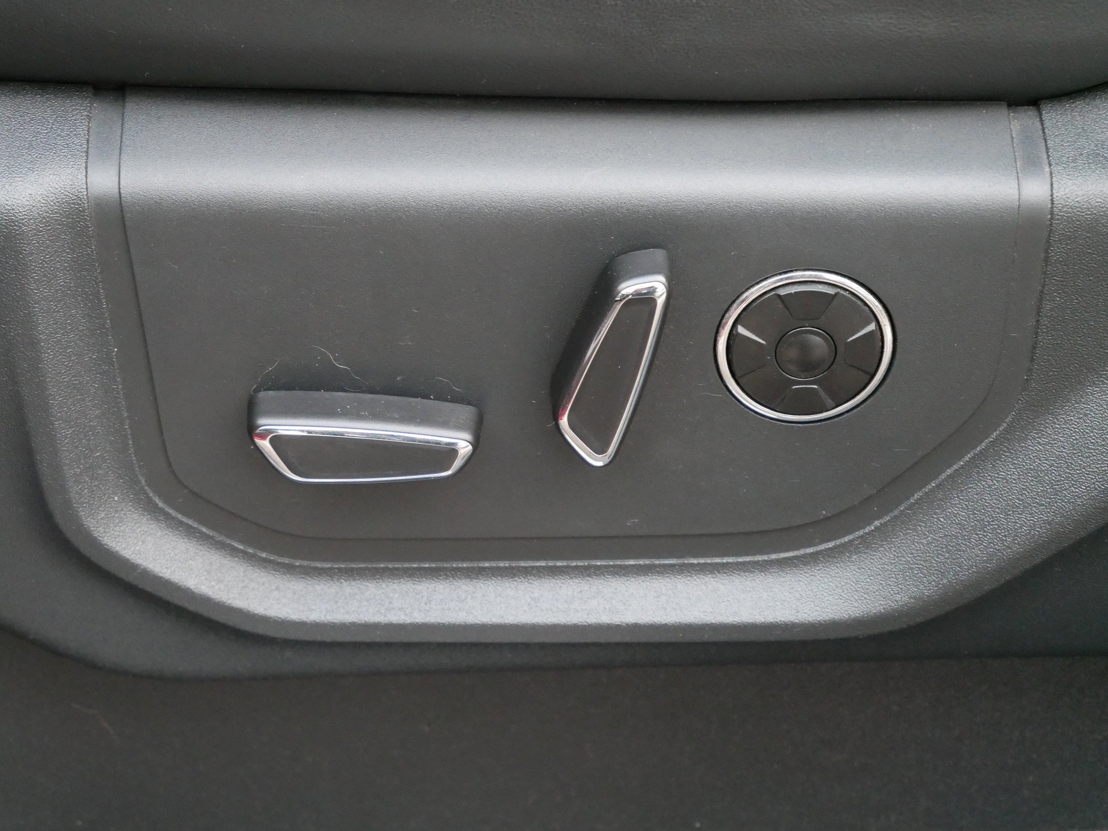 Certified 2022 Ford F350 Platinum w/ FX4 Off-Road Package image 14