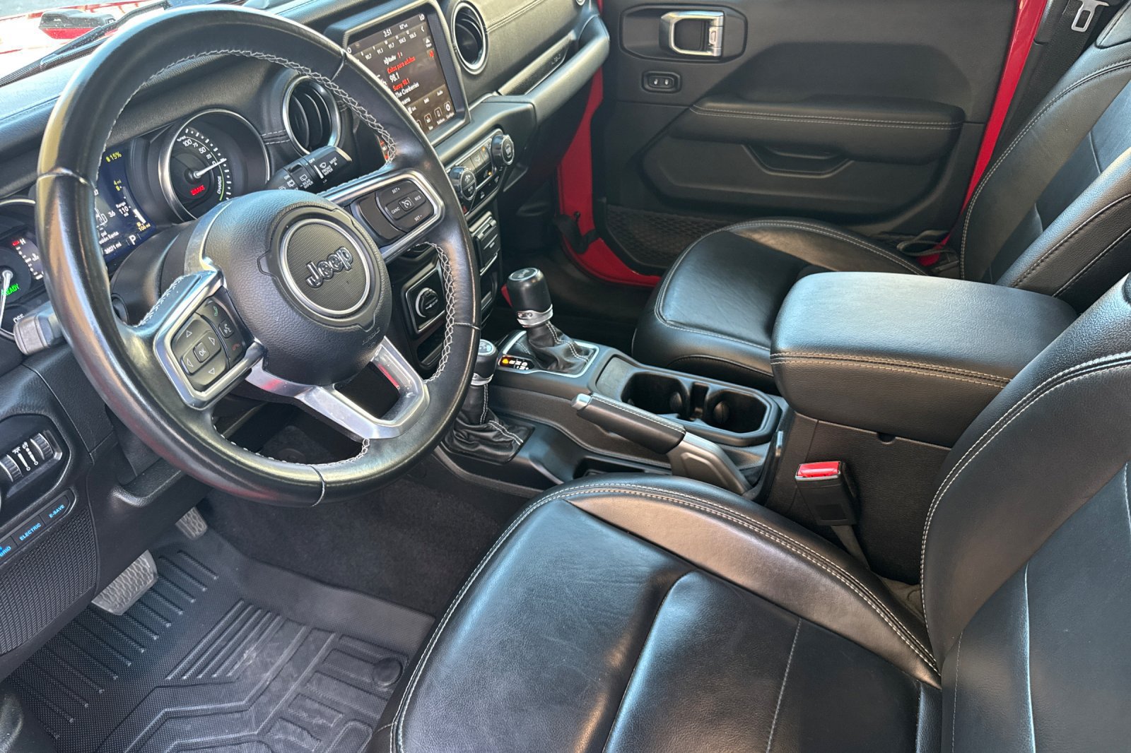 Used 2021 Jeep Wrangler Unlimited Sahara AWD/4WD image 9