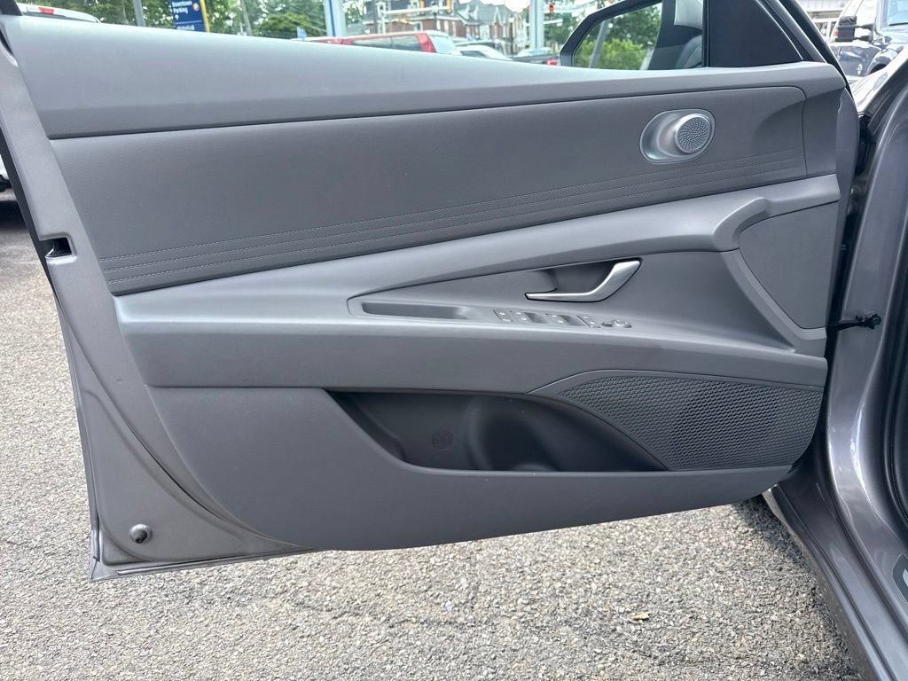 Used 2024 Hyundai Elantra SE FWD image 13