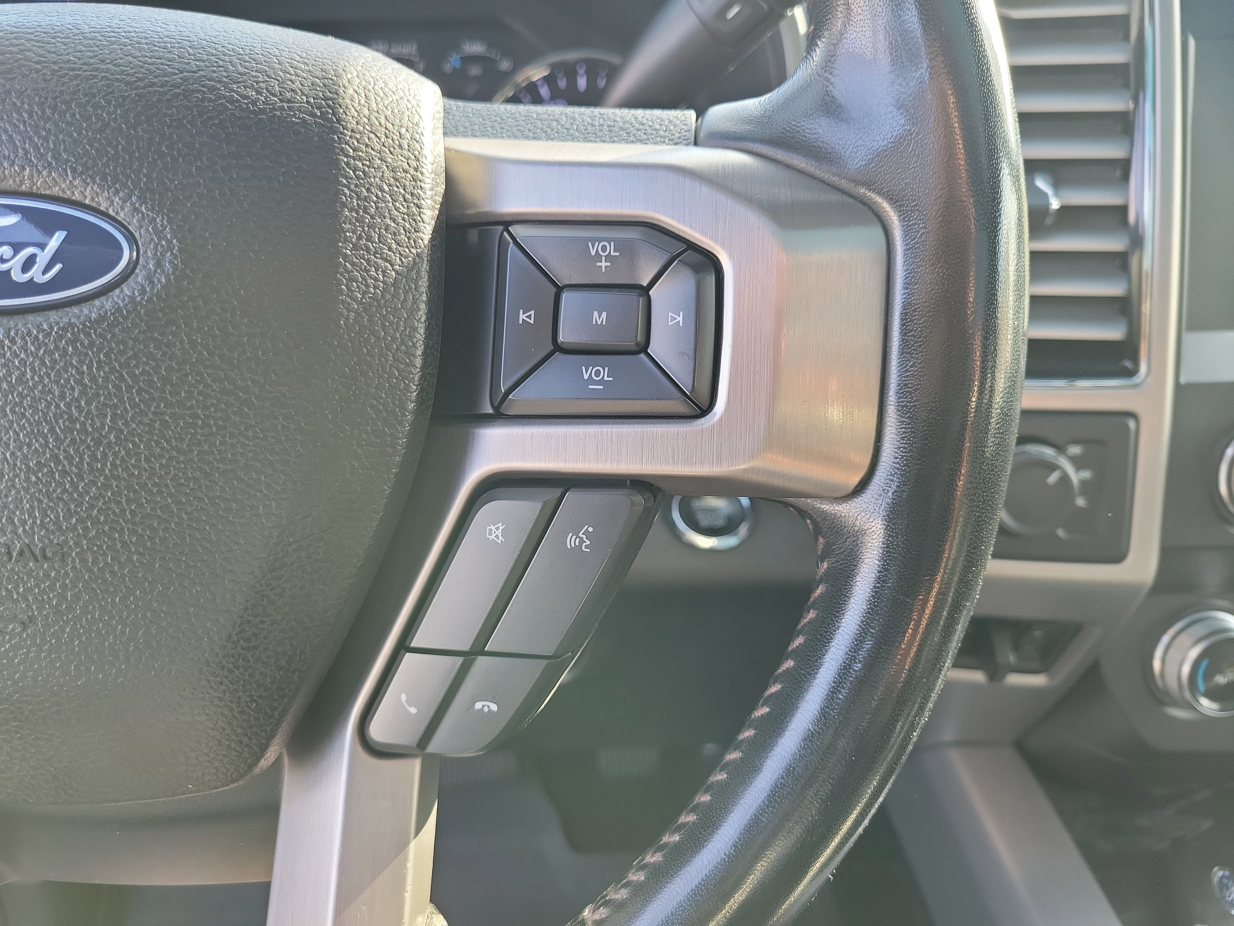 Certified 2019 Ford F350 Platinum w/ Platinum Ultimate Package AWD/4WD image 8
