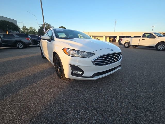 Certified 2020 Ford Fusion SE w/ Equipment Group 151A FWD image 2