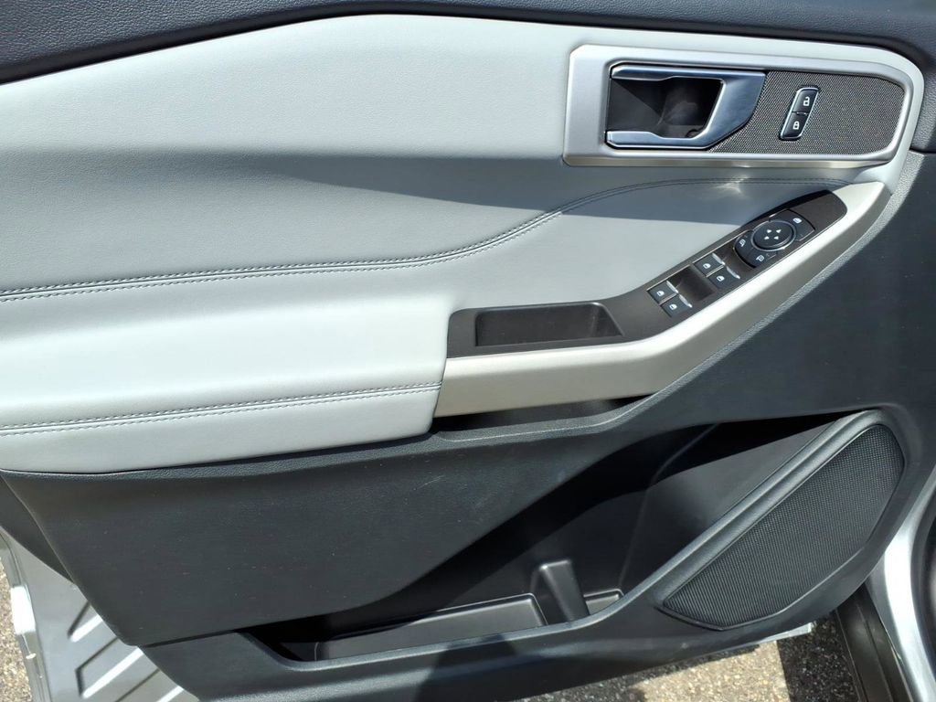 Certified 2024 Ford Explorer XLT w/ Equipment Group 202A AWD/4WD image 15