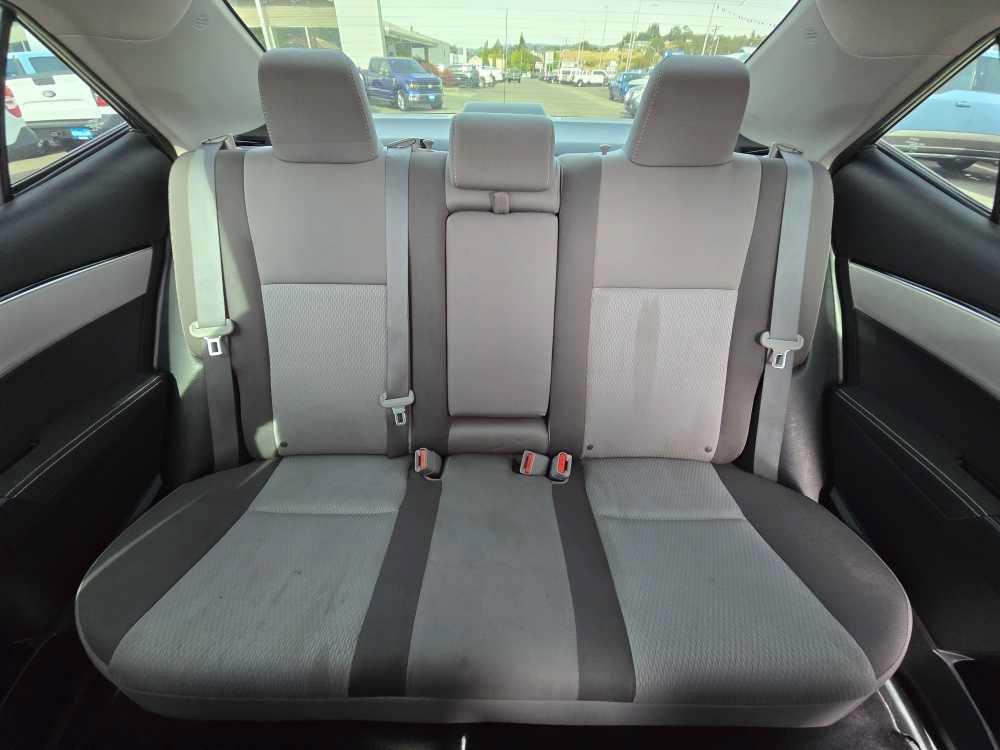 Used 2017 Toyota Corolla LE w/ Carpet Mat Package (TMS) FWD image 17