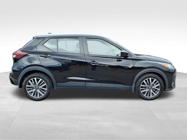 Used 2023 Nissan Kicks SV FWD image 14