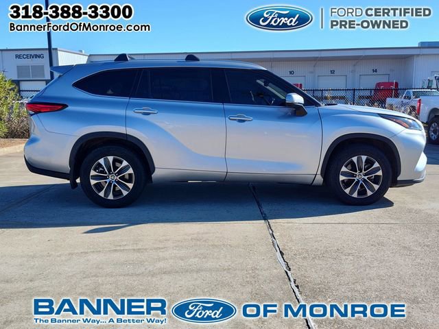Used 2022 Toyota Highlander XLE image 2
