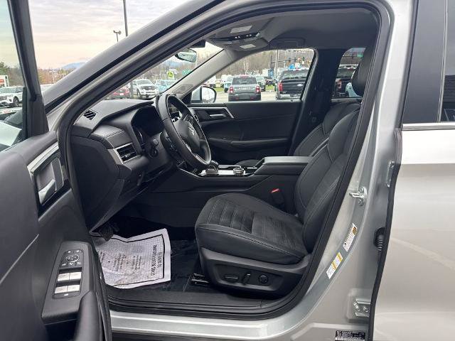 Used 2025 Mitsubishi Outlander AWD image 9
