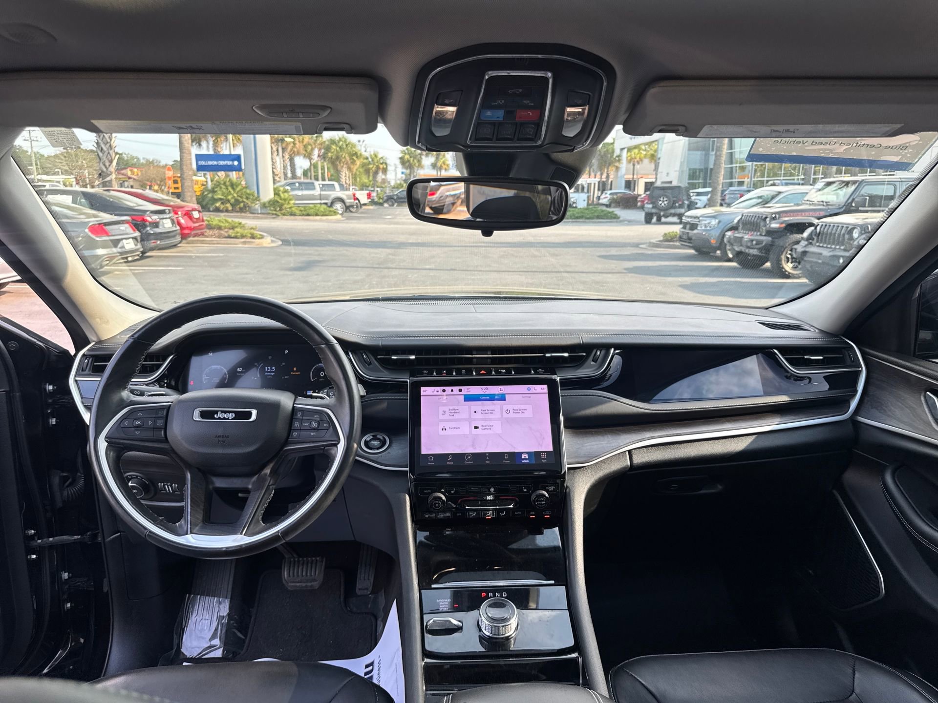 Used 2022 Jeep Grand Cherokee L Limited w/ Black Appearance Package image 18