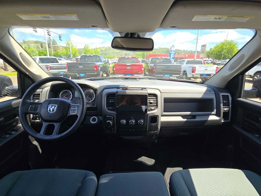 Used 2018 RAM 1500 Express AWD/4WD image 16