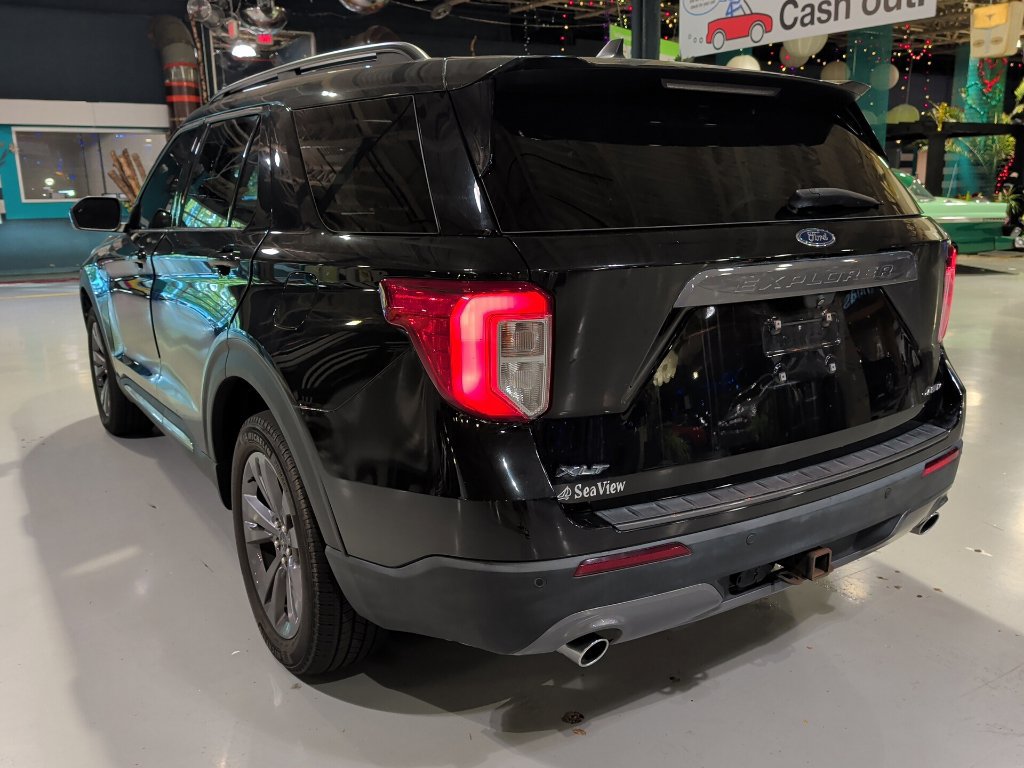 Certified 2022 Ford Explorer XLT w/ Equipment Group 202A AWD/4WD image 11