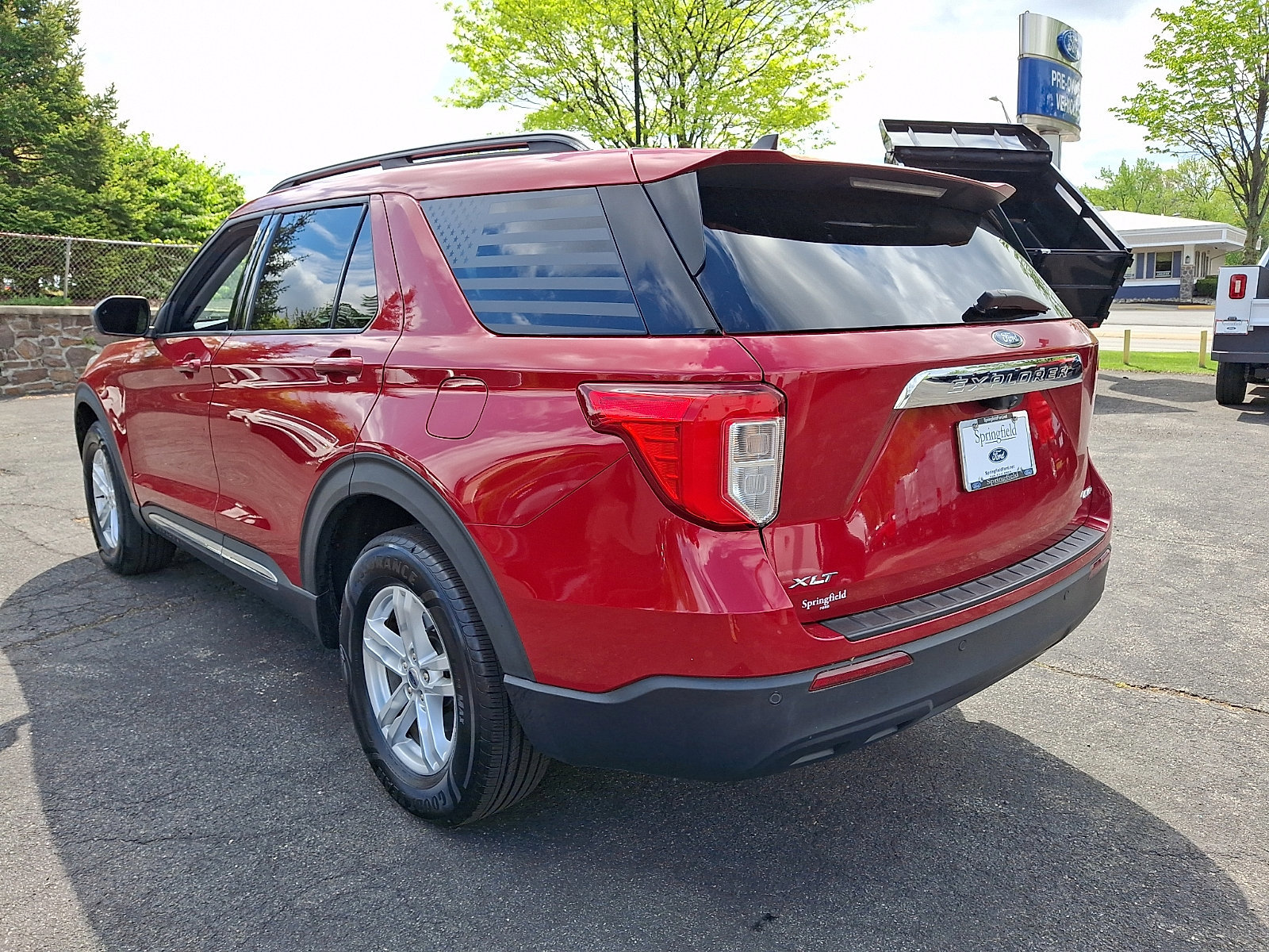 Certified 2021 Ford Explorer XLT image 2