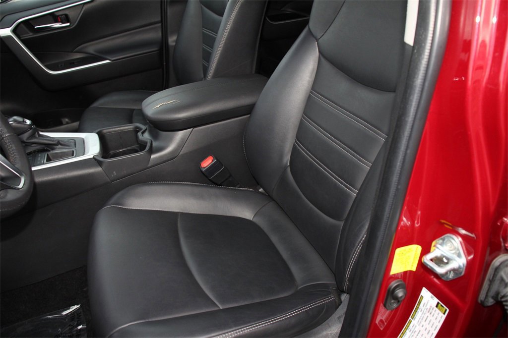 Used 2022 Toyota RAV4 XLE Premium image 24