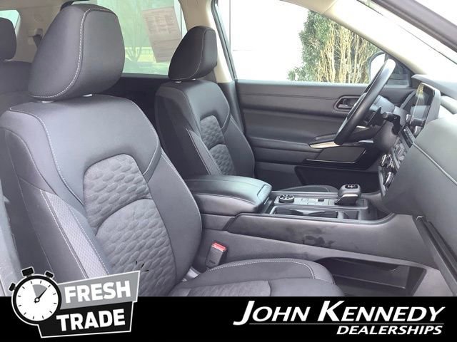 Used 2023 Nissan Pathfinder S image 23