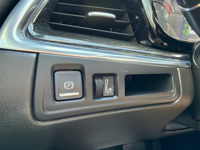 Used 2020 Cadillac XT5 Premium Luxury w/ LPO, Floor Liner Package AWD/4WD image 17