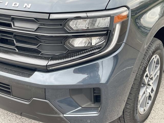 Certified 2025 Ford Expedition Active image 9