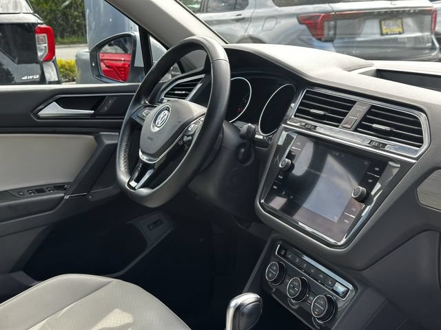 Used 2018 Volkswagen Tiguan SEL AWD/4WD image 33