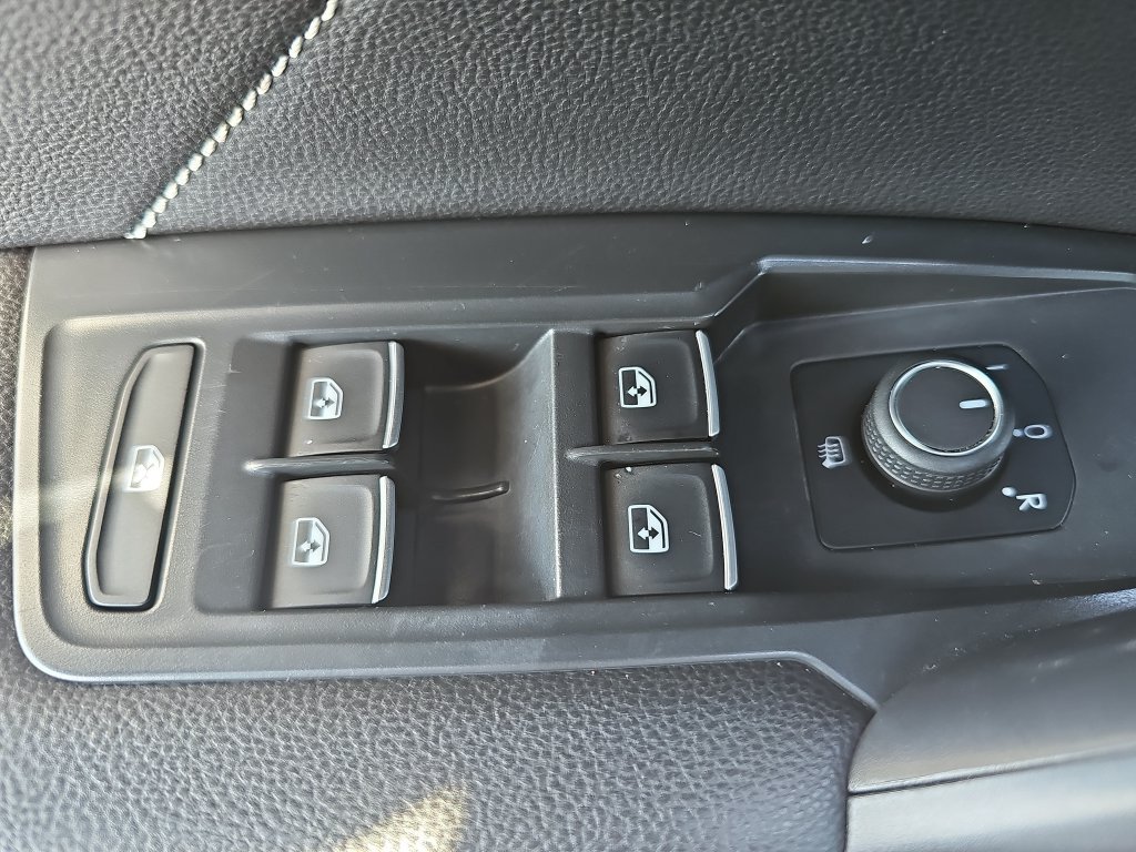 Used 2023 Volkswagen Tiguan SE FWD image 26