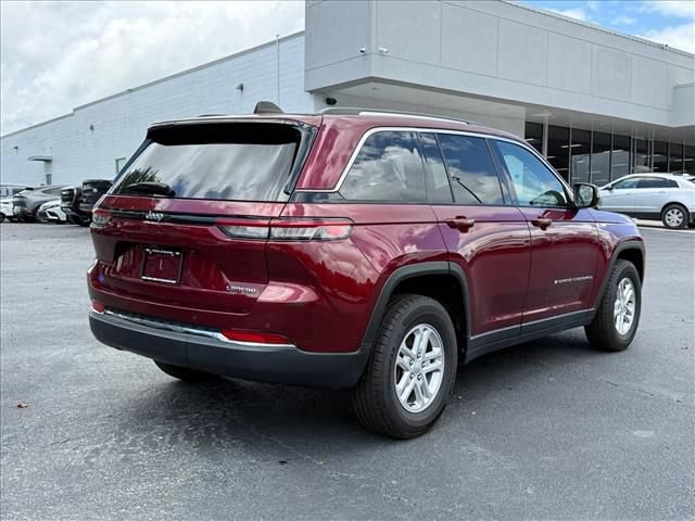 Used 2023 Jeep Grand Cherokee Laredo RWD image 4