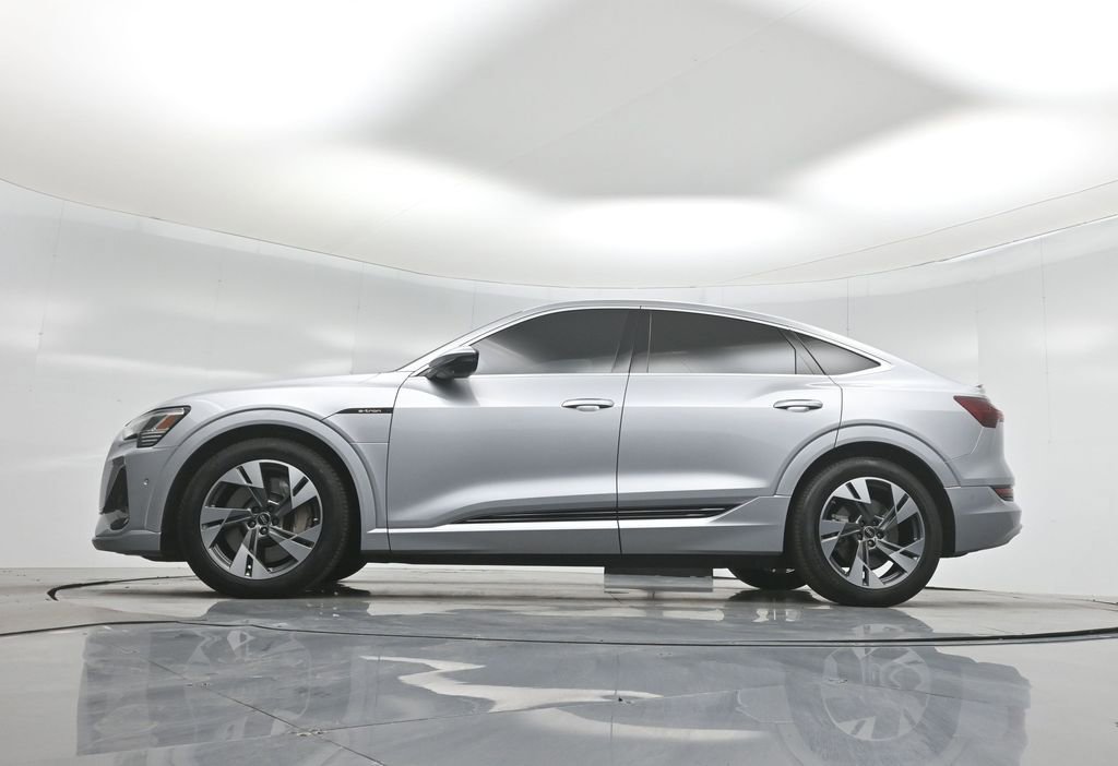 Used 2022 Audi e-tron Premium Plus image 54