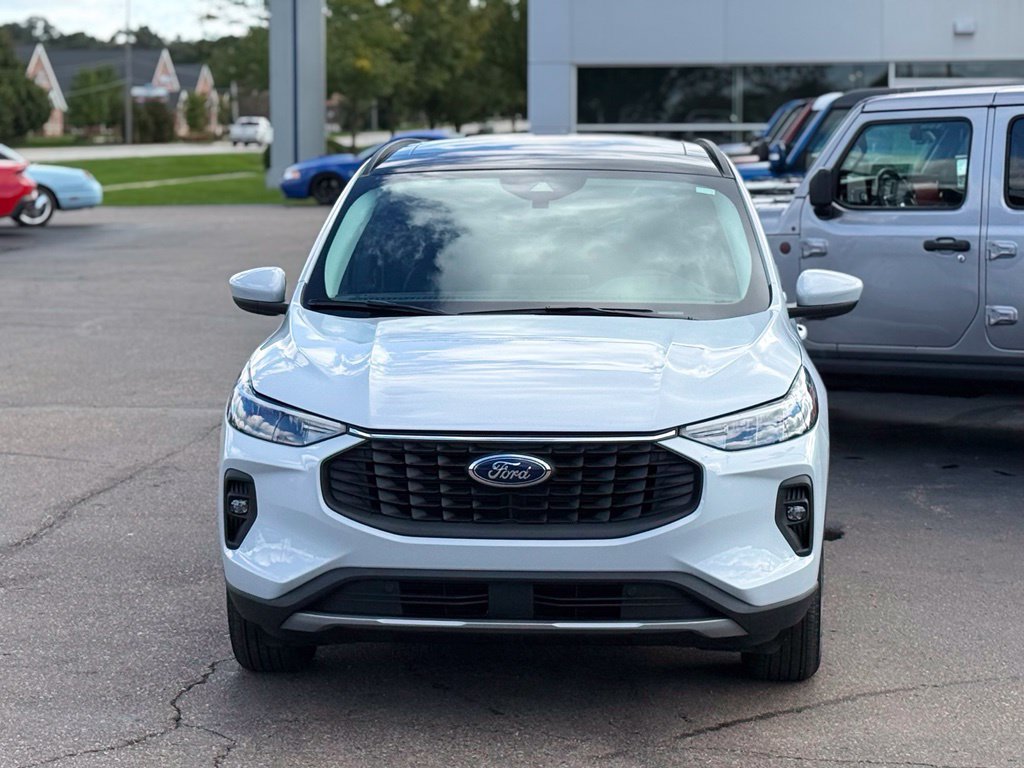 Certified 2026 Ford Escape SE w/ Class II Trailer Tow Package FWD image 29