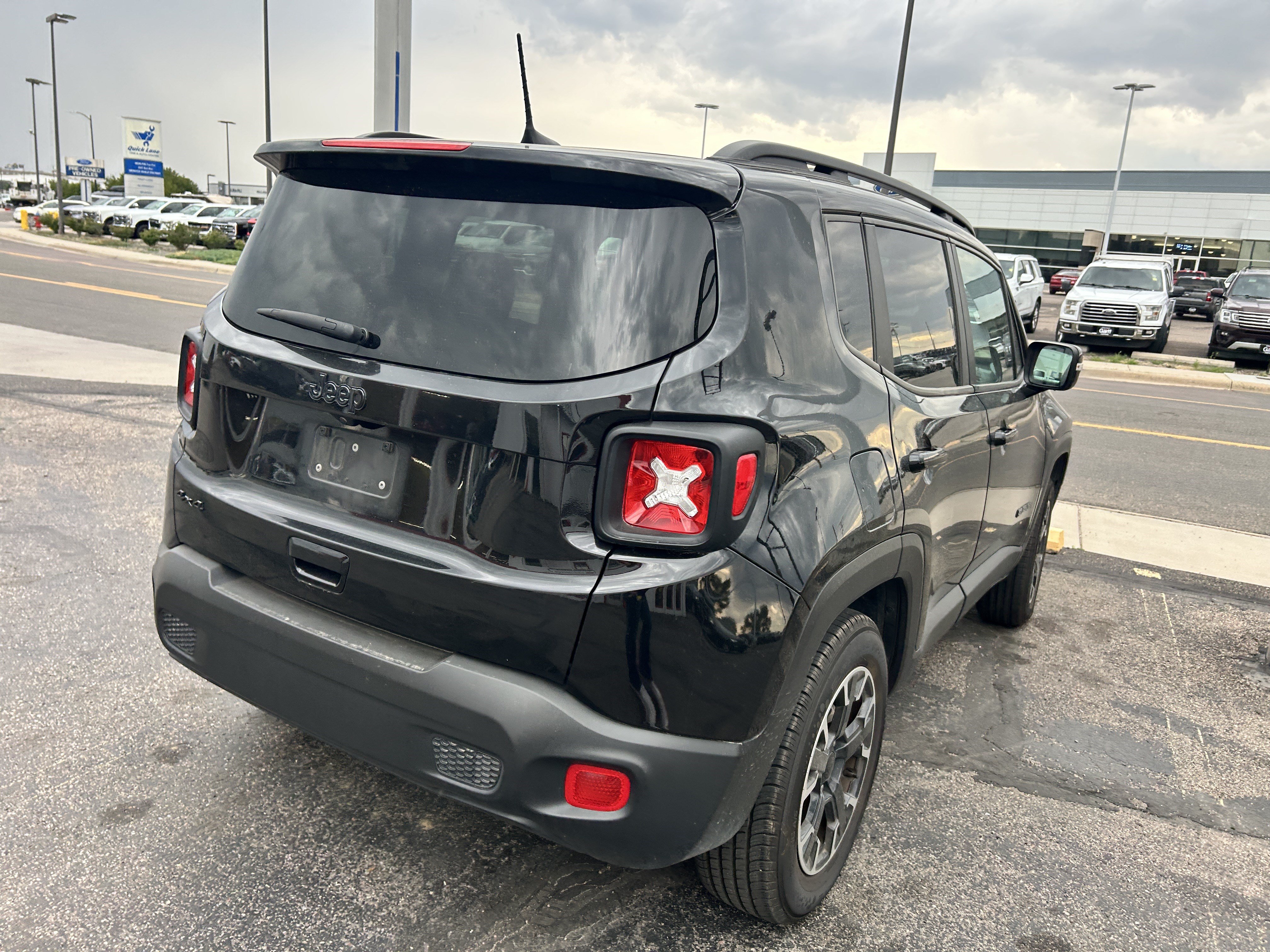 Used 2023 Jeep Renegade Latitude AWD/4WD image 5