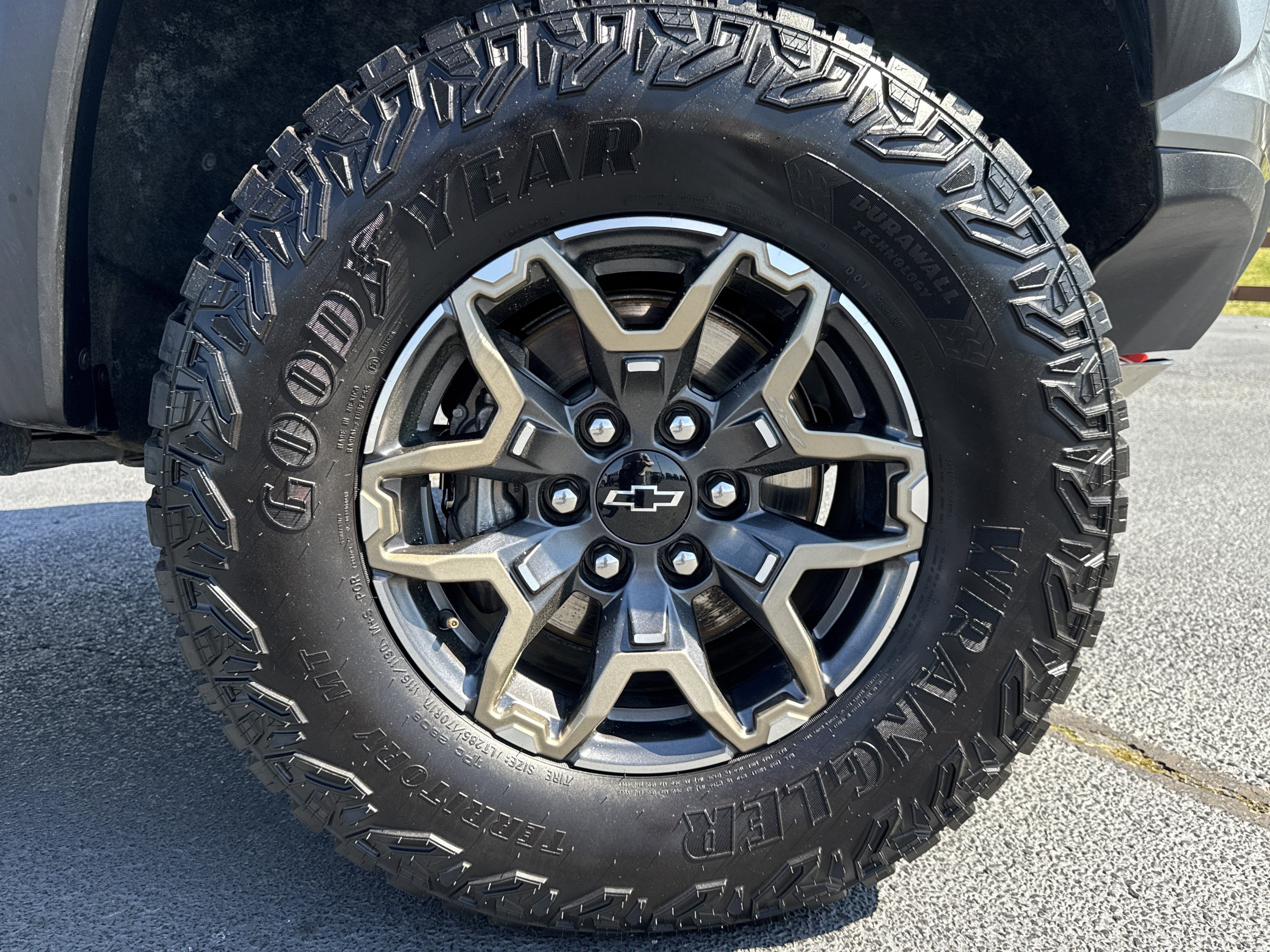 Used 2024 Chevrolet Colorado ZR2 w/ Technology Package image 14