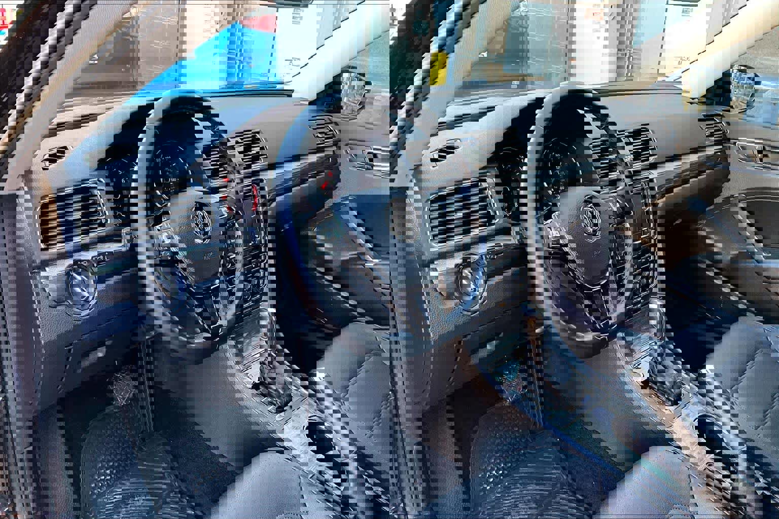 Used 2018 Volkswagen Passat 2.0T SE image 18