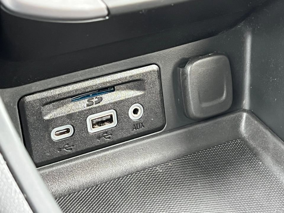 Used 2023 GMC Terrain AT4 image 29