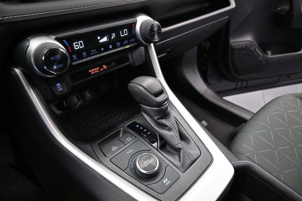 Used 2022 Toyota RAV4 XLE AWD/4WD image 17