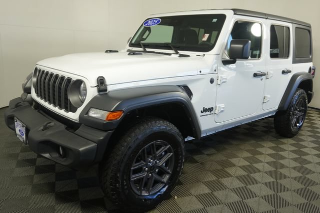 Used 2025 Jeep Wrangler Unlimited Sport AWD/4WD image 7