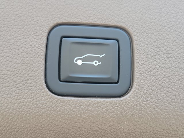 Used 2021 GMC Yukon XL Denali w/ Denali Premium Package RWD image 11