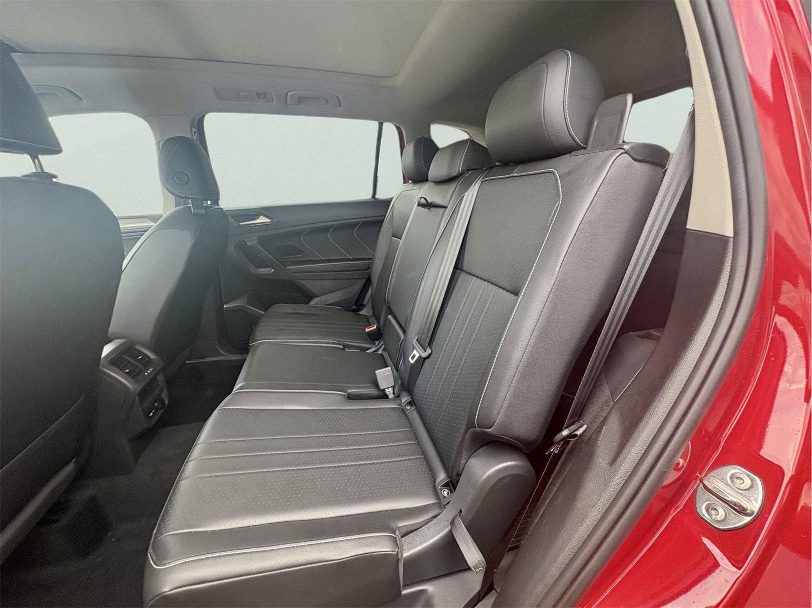 Used 2022 Volkswagen Tiguan SE FWD image 12