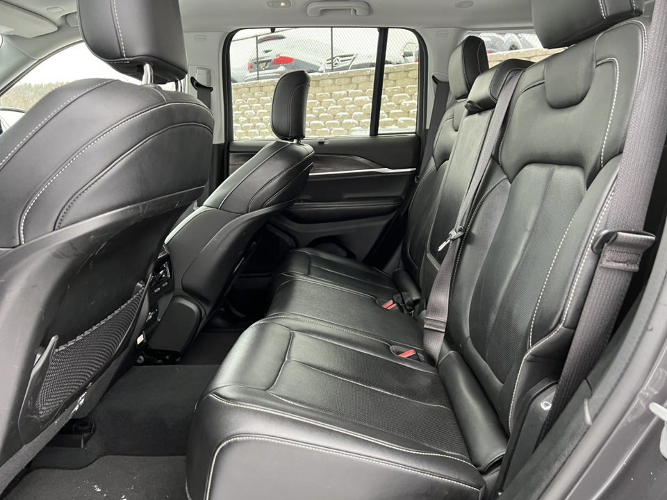 Used 2023 Jeep Grand Cherokee Limited w/ Luxury Tech Group II image 11