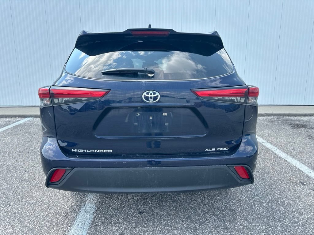 Used 2023 Toyota Highlander XLE AWD/4WD image 6